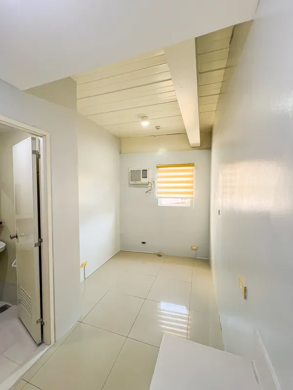 Room for Rent in Mandaluyong, Standard Double Room, for rent located at Mandaluyong National Capital Region (NCR) 