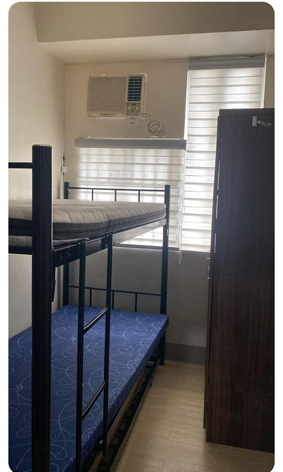 Featured Image of Building, Room, Condo, Dorm at Suntrust Parkview: Upper bed available!