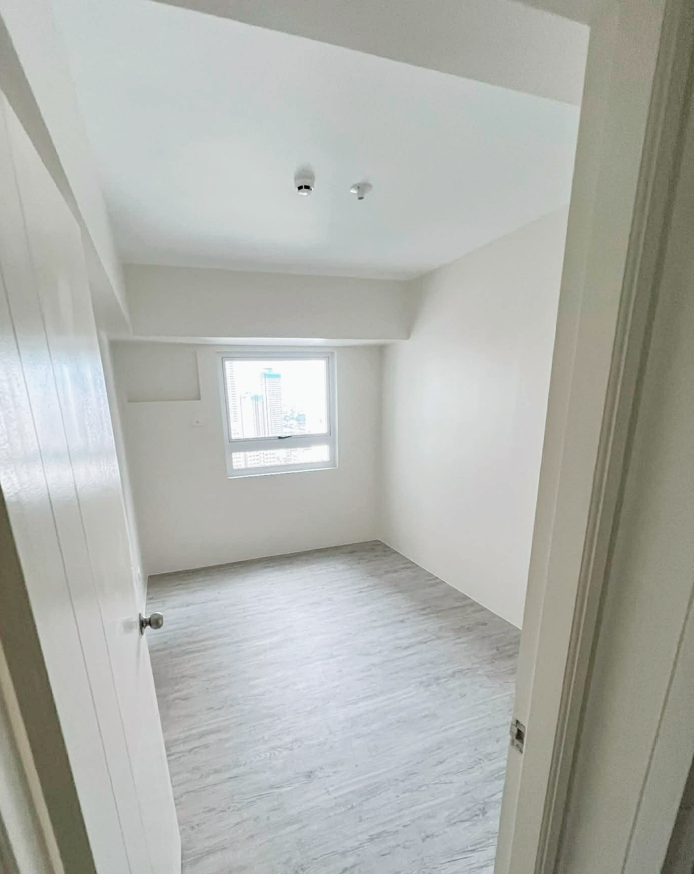 Featured Image of Building, Room, Condo, Dorm at 1BR Condo for Rent in Mandaluyong – Near MRT Shaw & Megamall