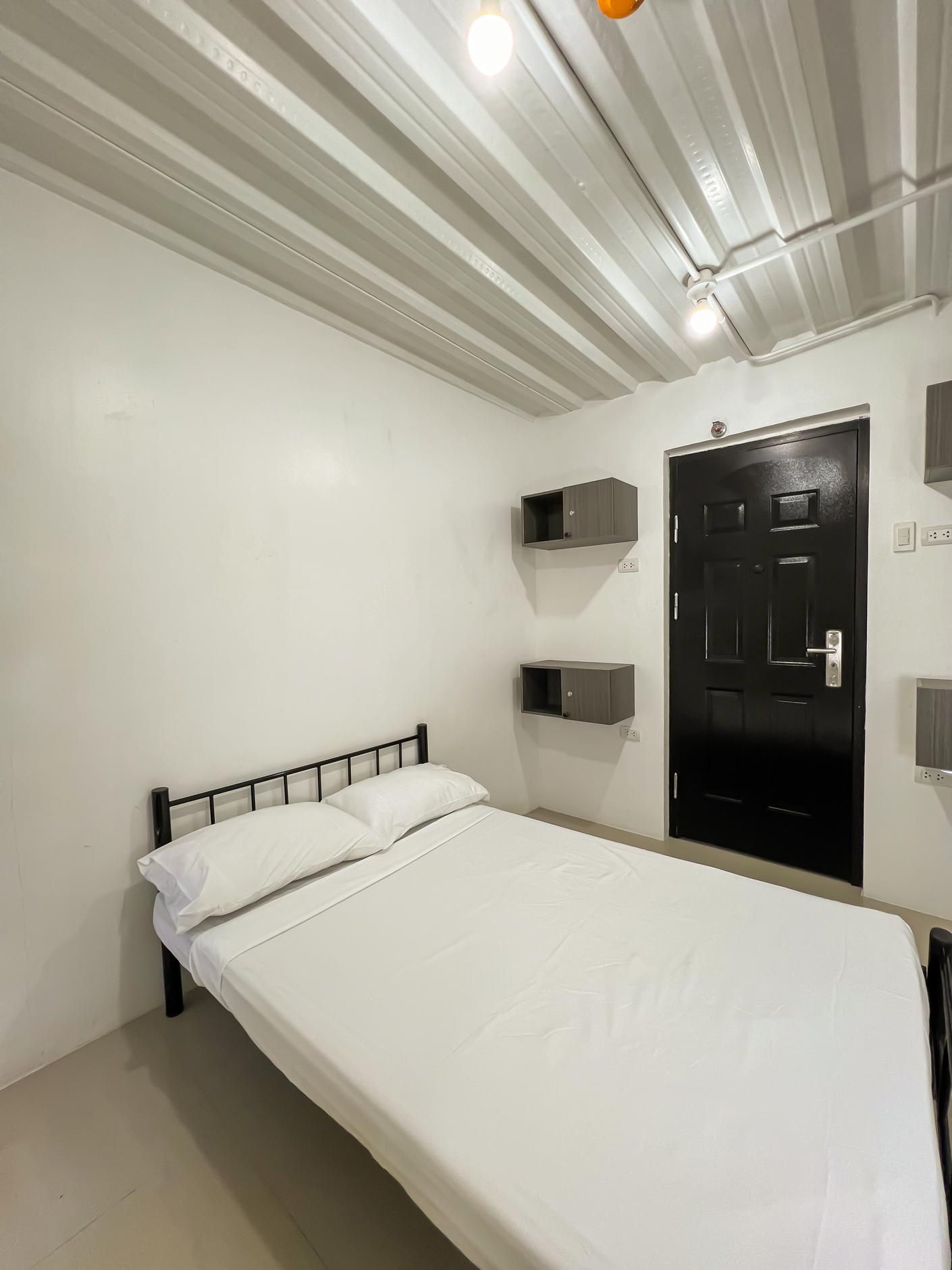 Featured Image of Building, Room, Condo, Dorm at Room for Rent near Alabang, Las Pinas