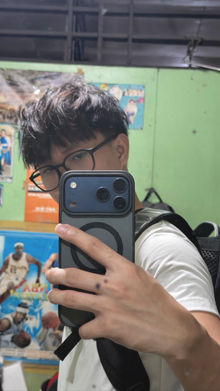 Les is looking for a roommate around San Juan City, Metro Manila