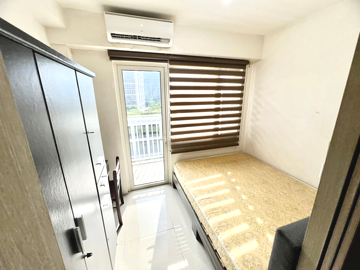 1 bedroom unit with balcony facing manila bay for rent pasay city
