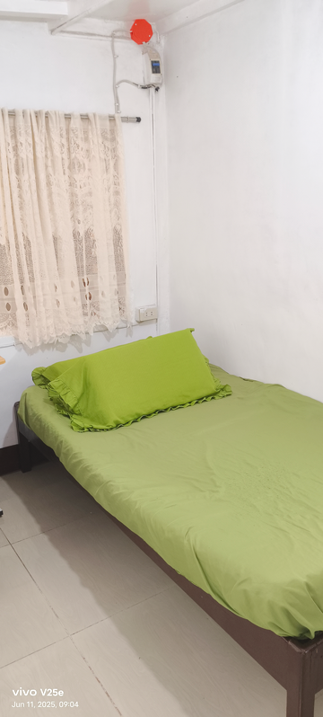 Room for 1 Near Ayala FREE WIFI FREE WATER