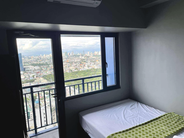 1BR unit for rent with balcony in Makati City