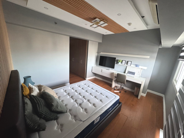 4BR Unit at The Royalton, Capitol Commons