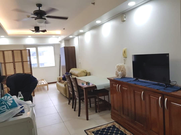 FOR LEASE IN MAKATI: The Columns Legaspi Village Tower 1