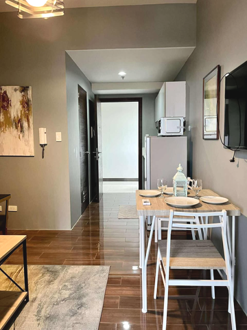 1BR unit for rent with balcony in Makati City